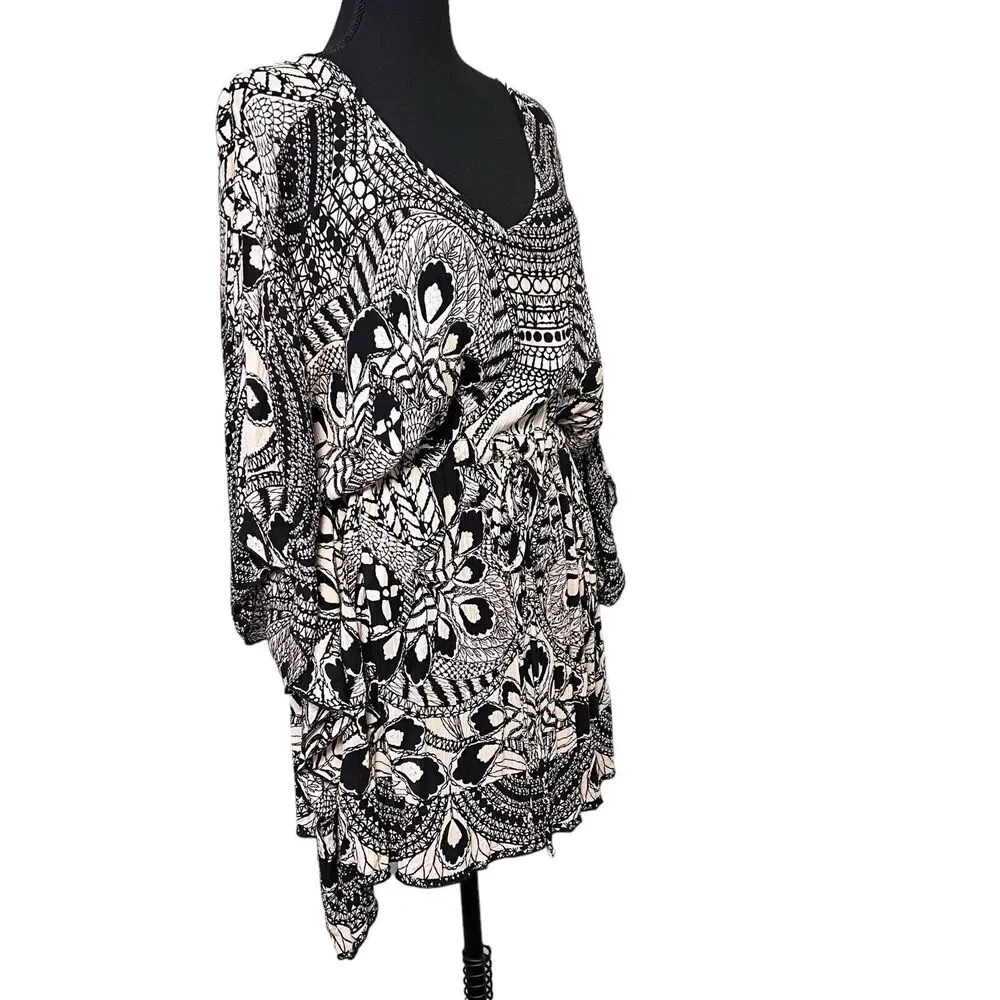 Angie Size M Black/Ivory Beach Cover Up Tie Draw‎ Waist V-neck Poncho Style